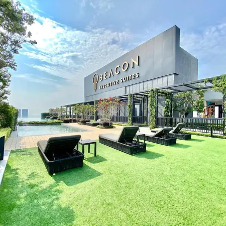 Rooftop Pool, Up To 8 Pax, 2 Bedrooms, 2 Bathrooms, 2 Car Parks By Star Home George Town Exterior photo