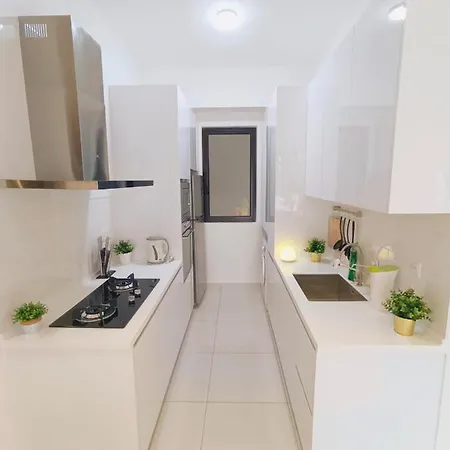 Rooftop Pool, Up To 8 Pax, 2 Bedrooms, 2 Bathrooms, 2 Car Parks By Star Home George Town Exterior photo