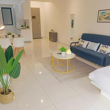 Rooftop Pool, Up To 8 Pax, 2 Bedrooms, 2 Bathrooms, 2 Car Parks By Star Home George Town Exterior photo