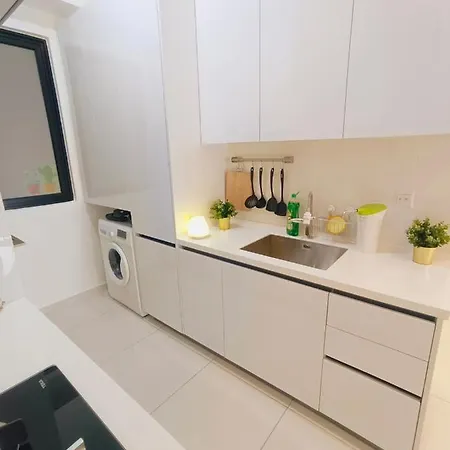 Rooftop Pool, Up To 8 Pax, 2 Bedrooms, 2 Bathrooms, 2 Car Parks By Star Home George Town Exterior photo