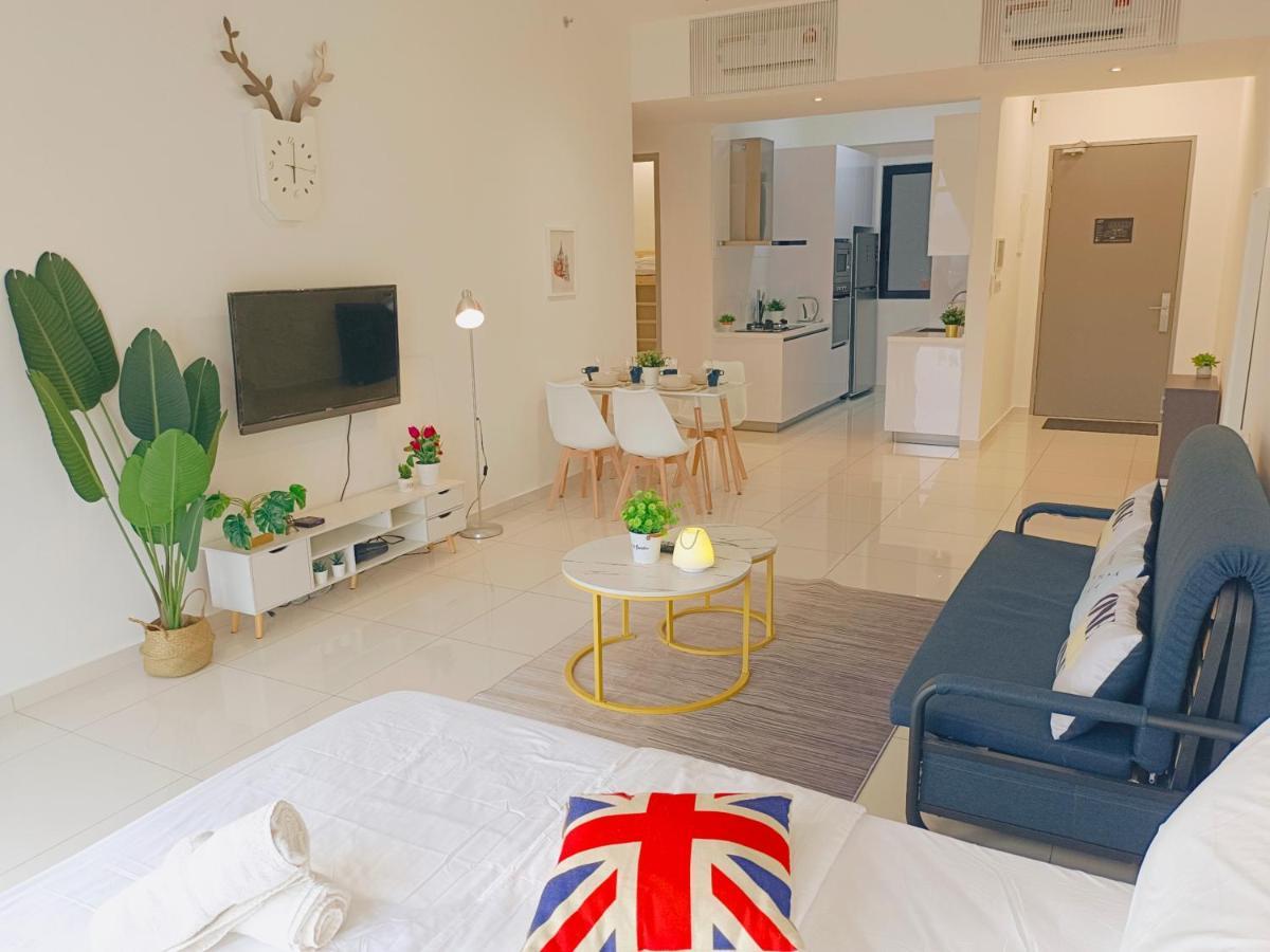 Rooftop Pool, Up To 8 Pax, 2 Bedrooms, 2 Bathrooms, 2 Car Parks By Star *