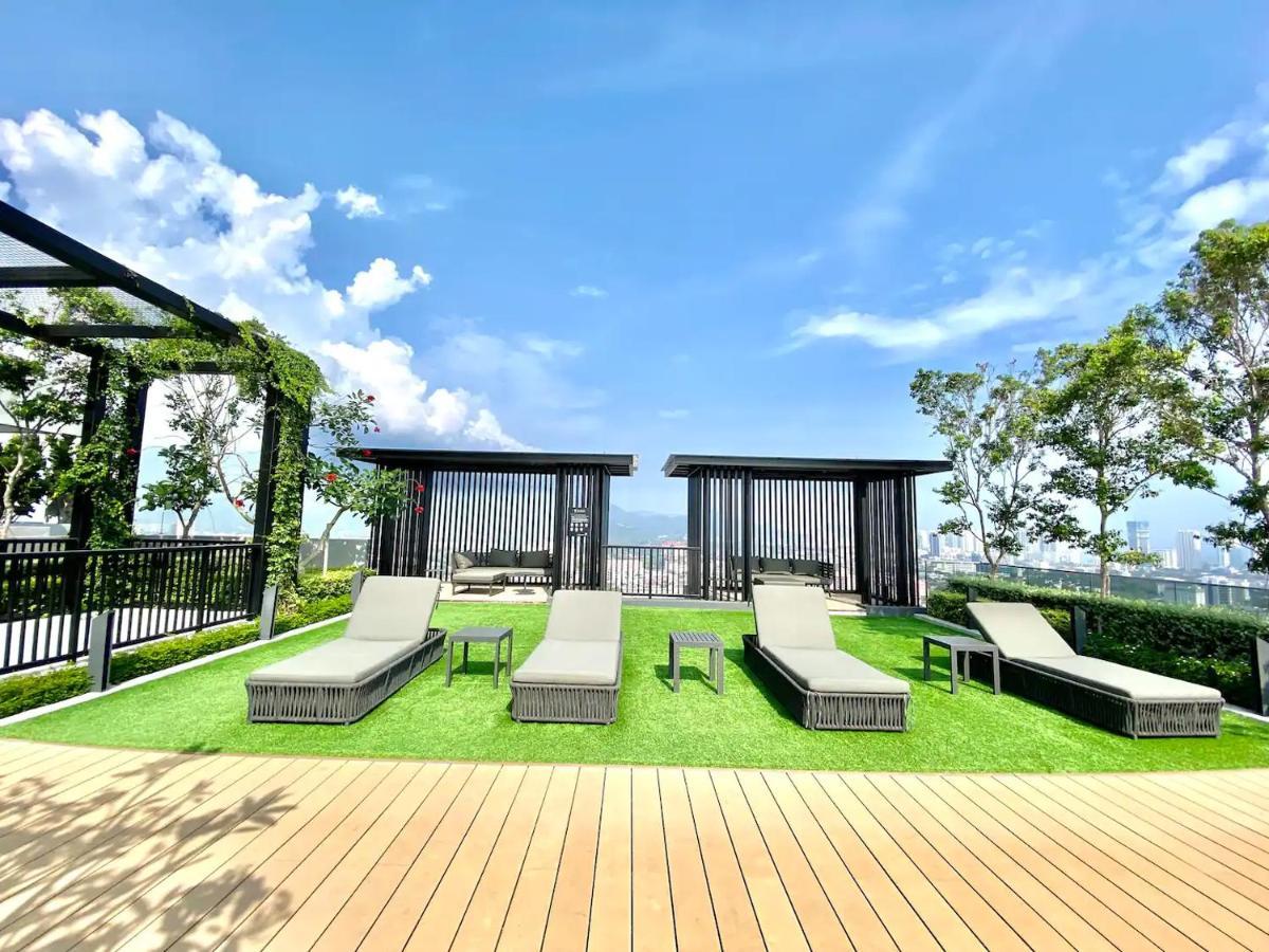 Rooftop Pool, Up To 8 Pax, 2 Bedrooms, 2 Bathrooms, 2 Car Parks By Star Apartment George Town