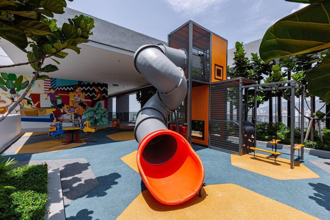 Rooftop Pool, Up To 8 Pax, 2 Bedrooms, 2 Bathrooms, 2 Car Parks By Star * George Town