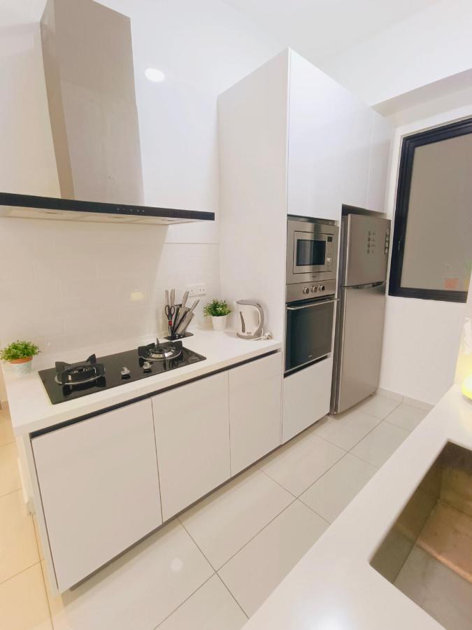 Rooftop Pool, Up To 8 Pax, 2 Bedrooms, 2 Bathrooms, 2 Car Parks By Star