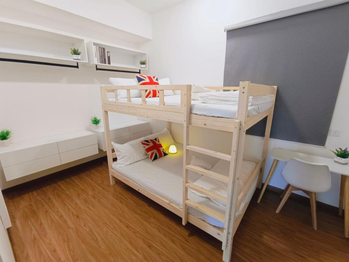 Rooftop Pool, Up To 8 Pax, 2 Bedrooms, 2 Bathrooms, 2 Car Parks By Star Apartment *