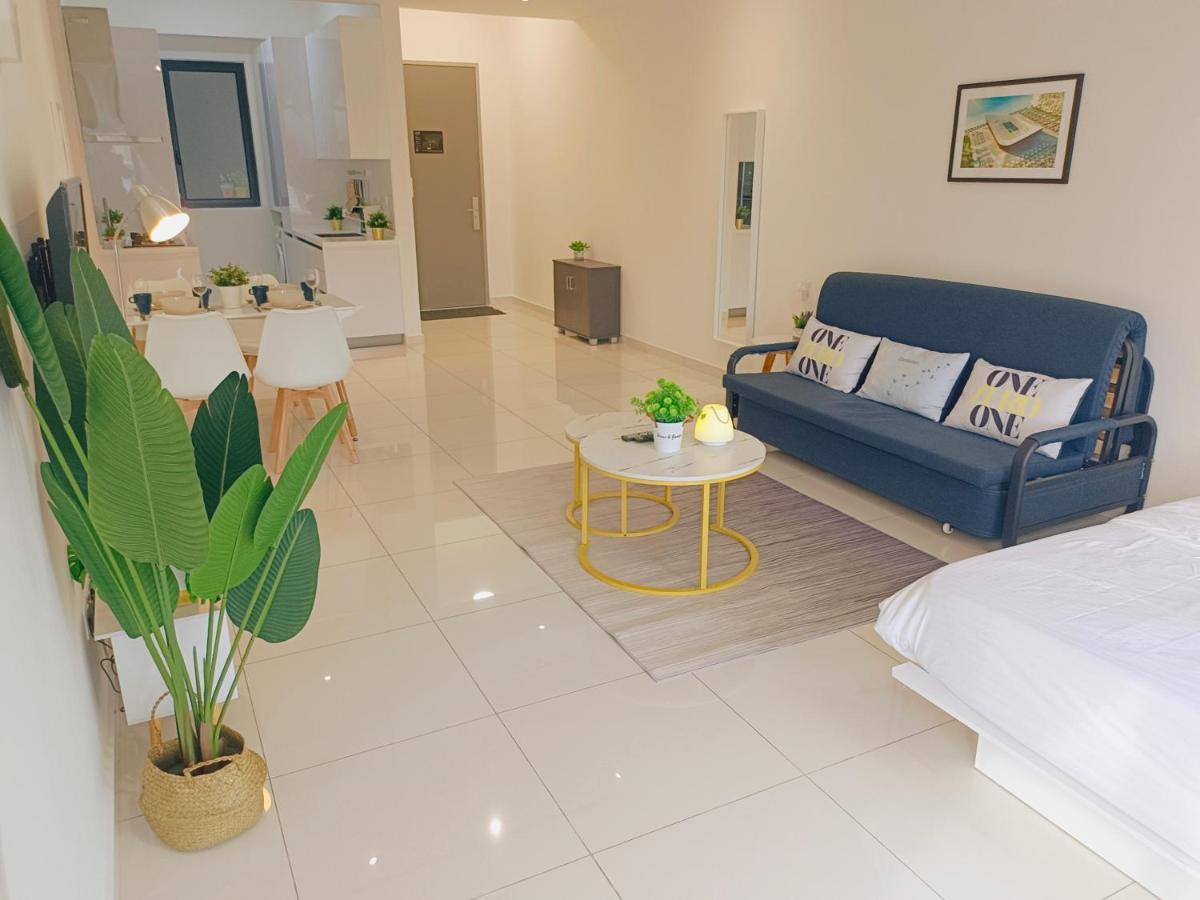 Rooftop Pool, Up To 8 Pax, 2 Bedrooms, 2 Bathrooms, 2 Car Parks By Star *