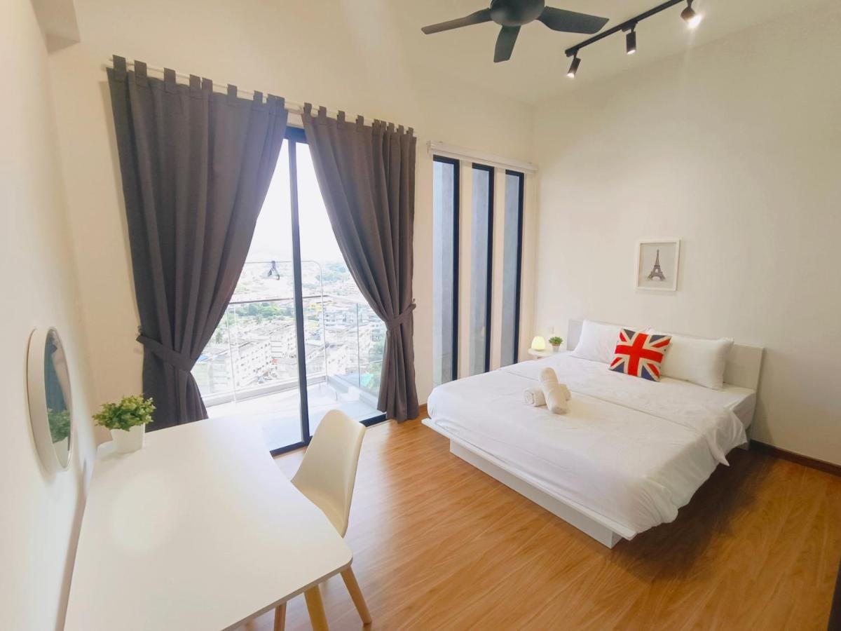 Rooftop Pool, Up To 8 Pax, 2 Bedrooms, 2 Bathrooms, 2 Car Parks By Star