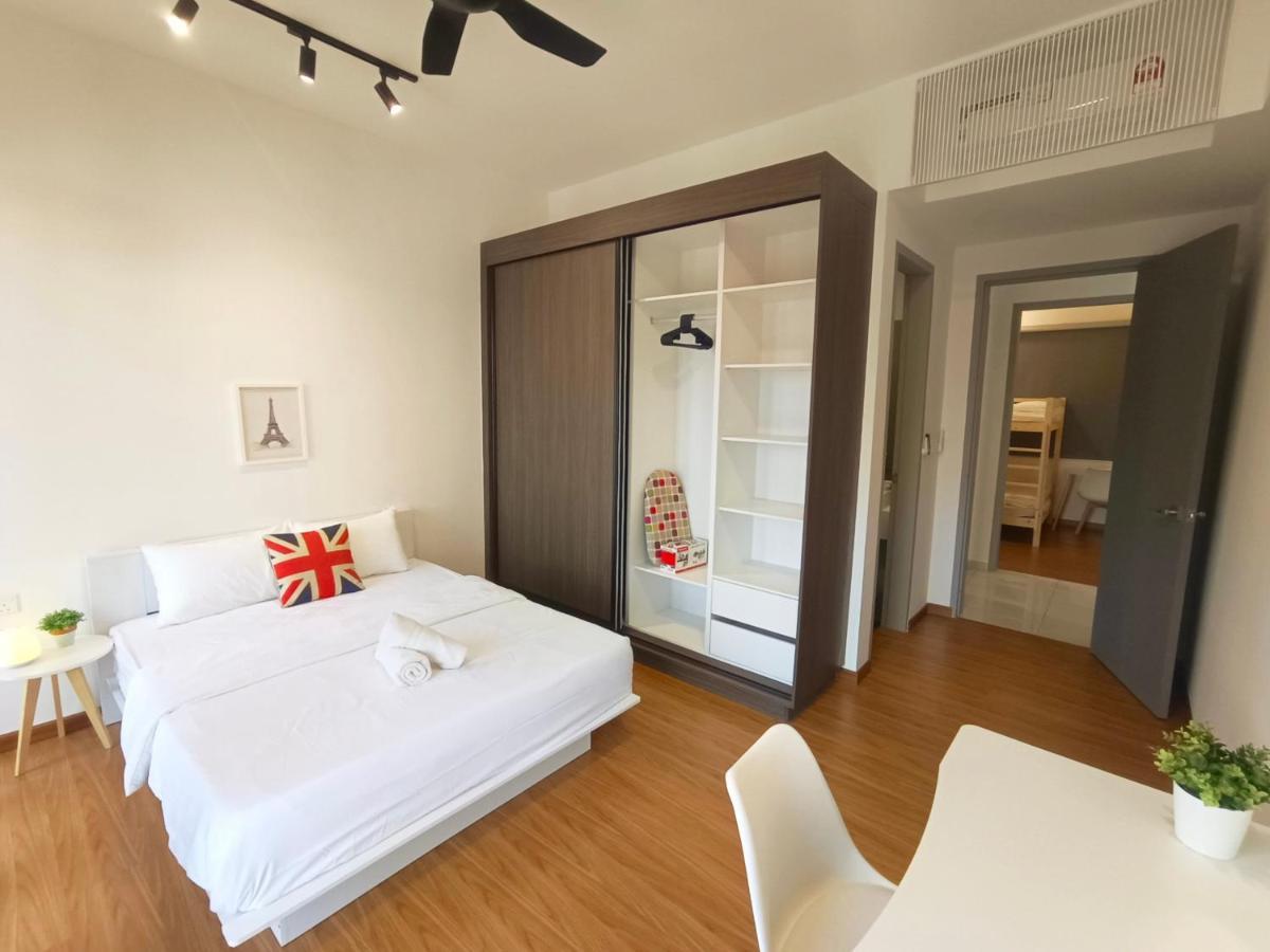 Rooftop Pool, Up To 8 Pax, 2 Bedrooms, 2 Bathrooms, 2 Car Parks By Star *