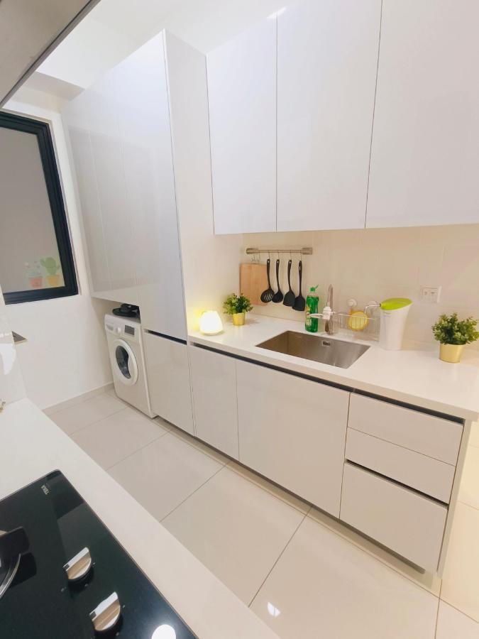 Rooftop Pool, Up To 8 Pax, 2 Bedrooms, 2 Bathrooms, 2 Car Parks By Star Apartment
