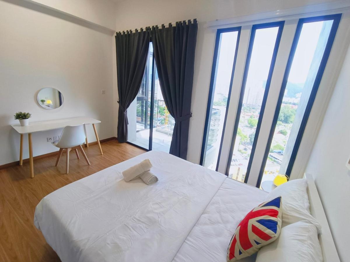 Rooftop Pool, Up To 8 Pax, 2 Bedrooms, 2 Bathrooms, 2 Car Parks By Star * George Town